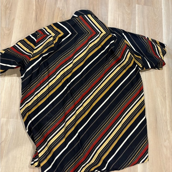 Dynamic Black and Red Casual Button Down Shirt - Picture 6 of 7